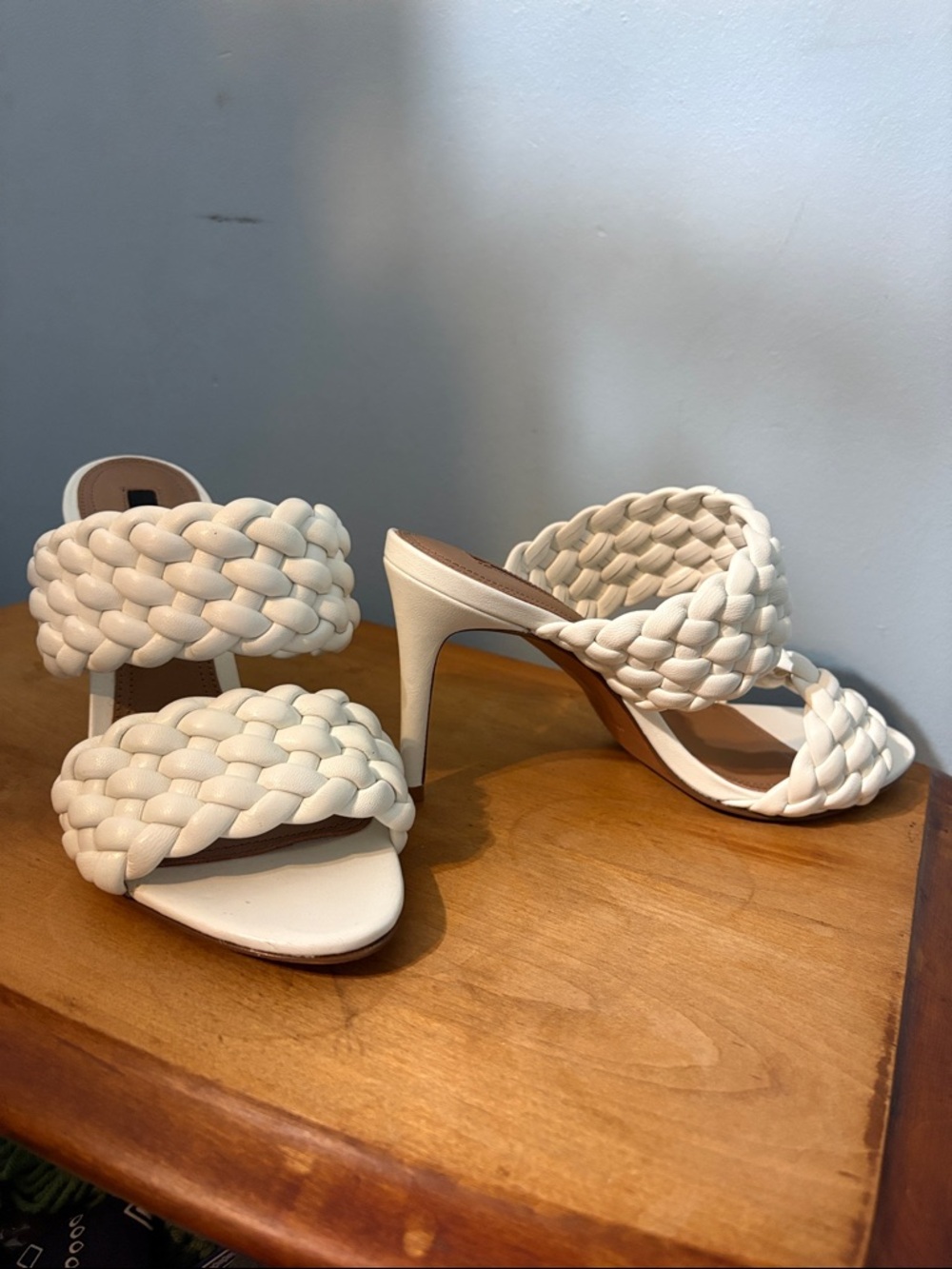 BCBGMAXAZRIA size 6.5 White Braided Heels Bridal Shower Bachelorette excellent!